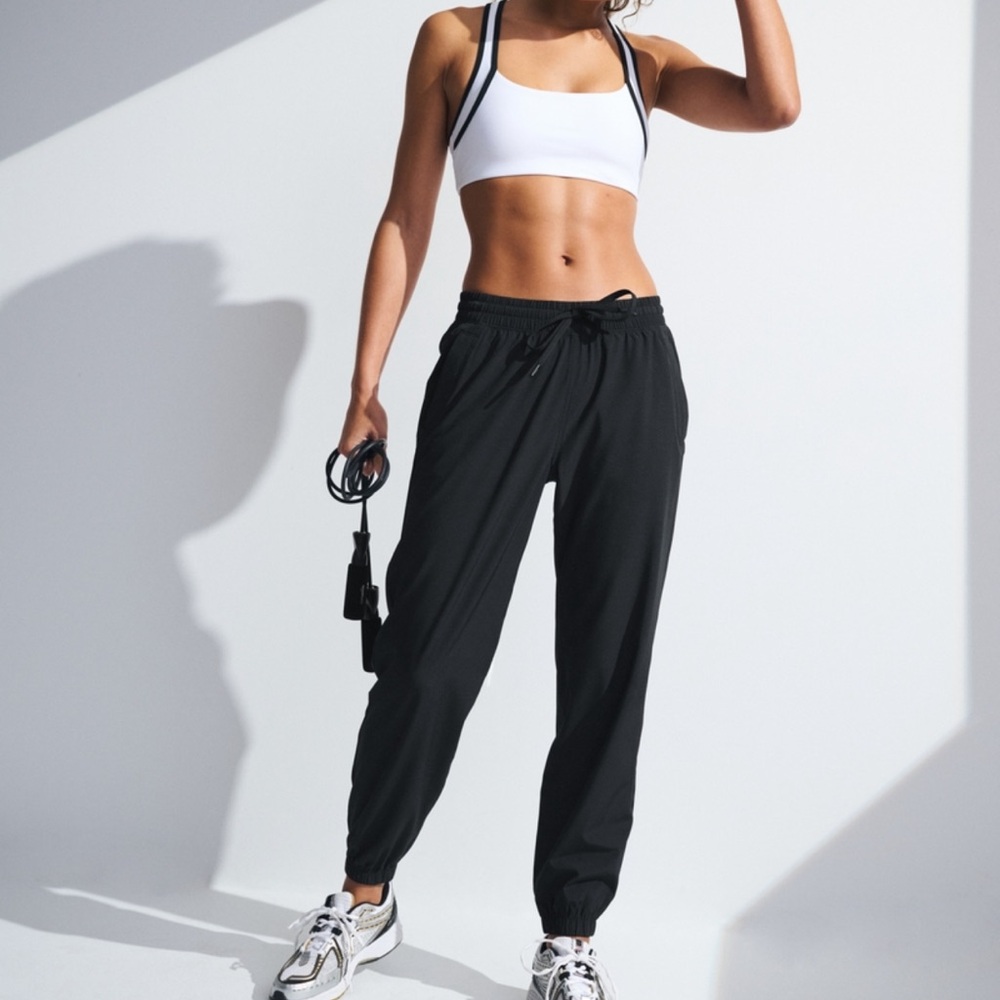 NWT- YPB motionTEK Jogger Black